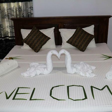 Deshani Holiday Inn Dambulla Exterior photo