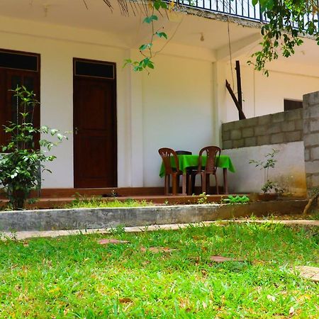 Deshani Holiday Inn Dambulla Exterior photo