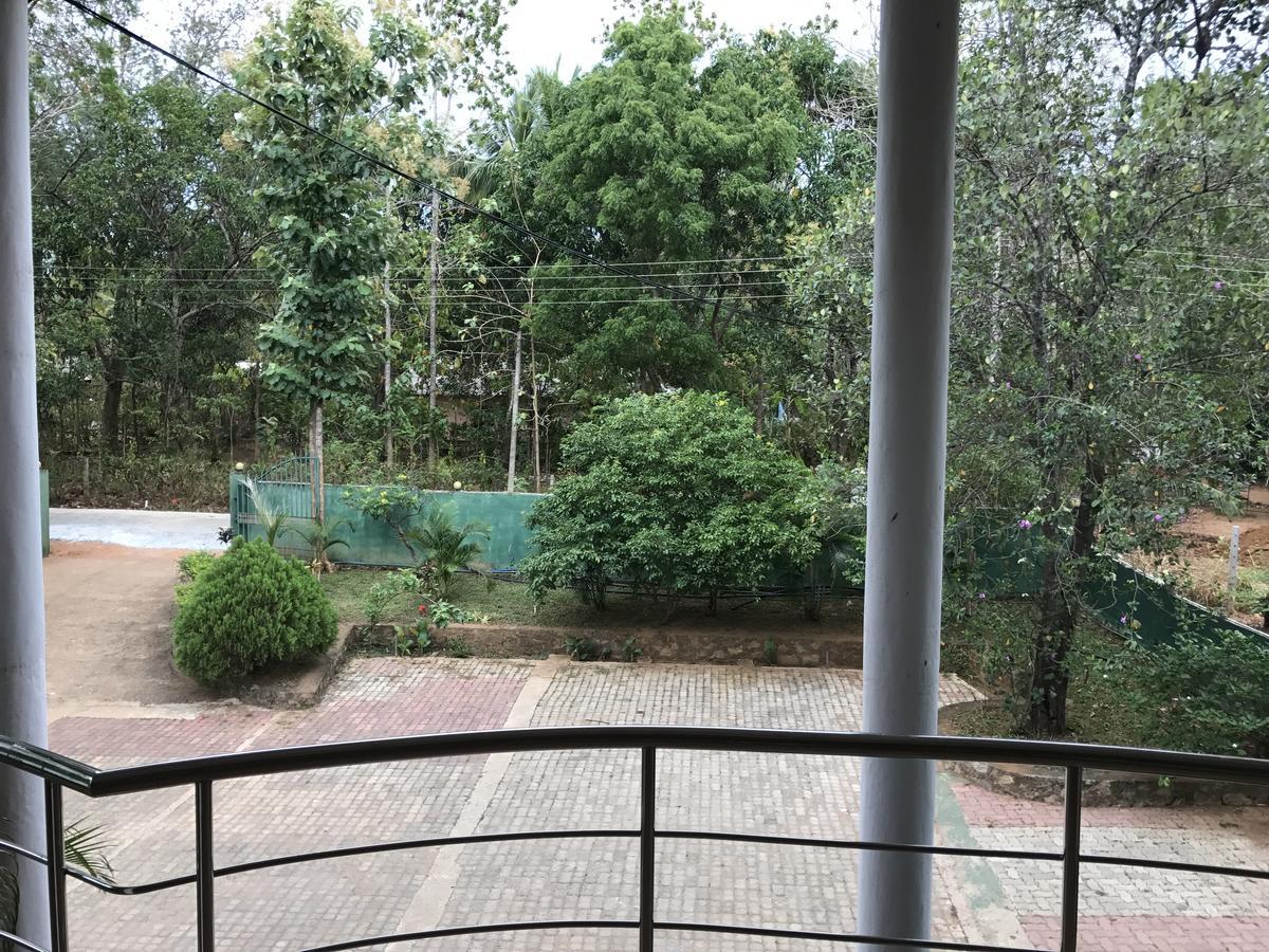 Deshani Holiday Inn Dambulla Exterior photo
