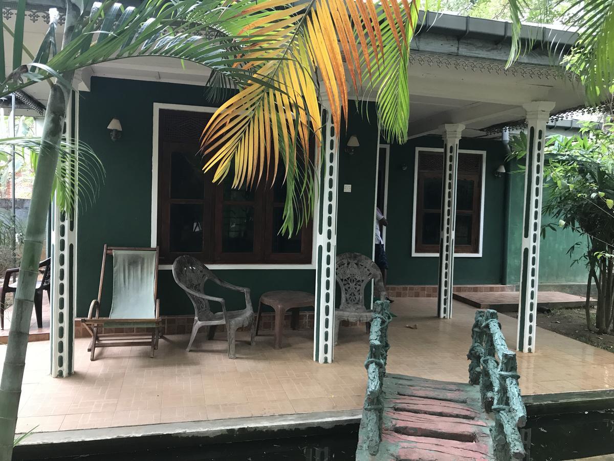 Deshani Holiday Inn Dambulla Exterior photo