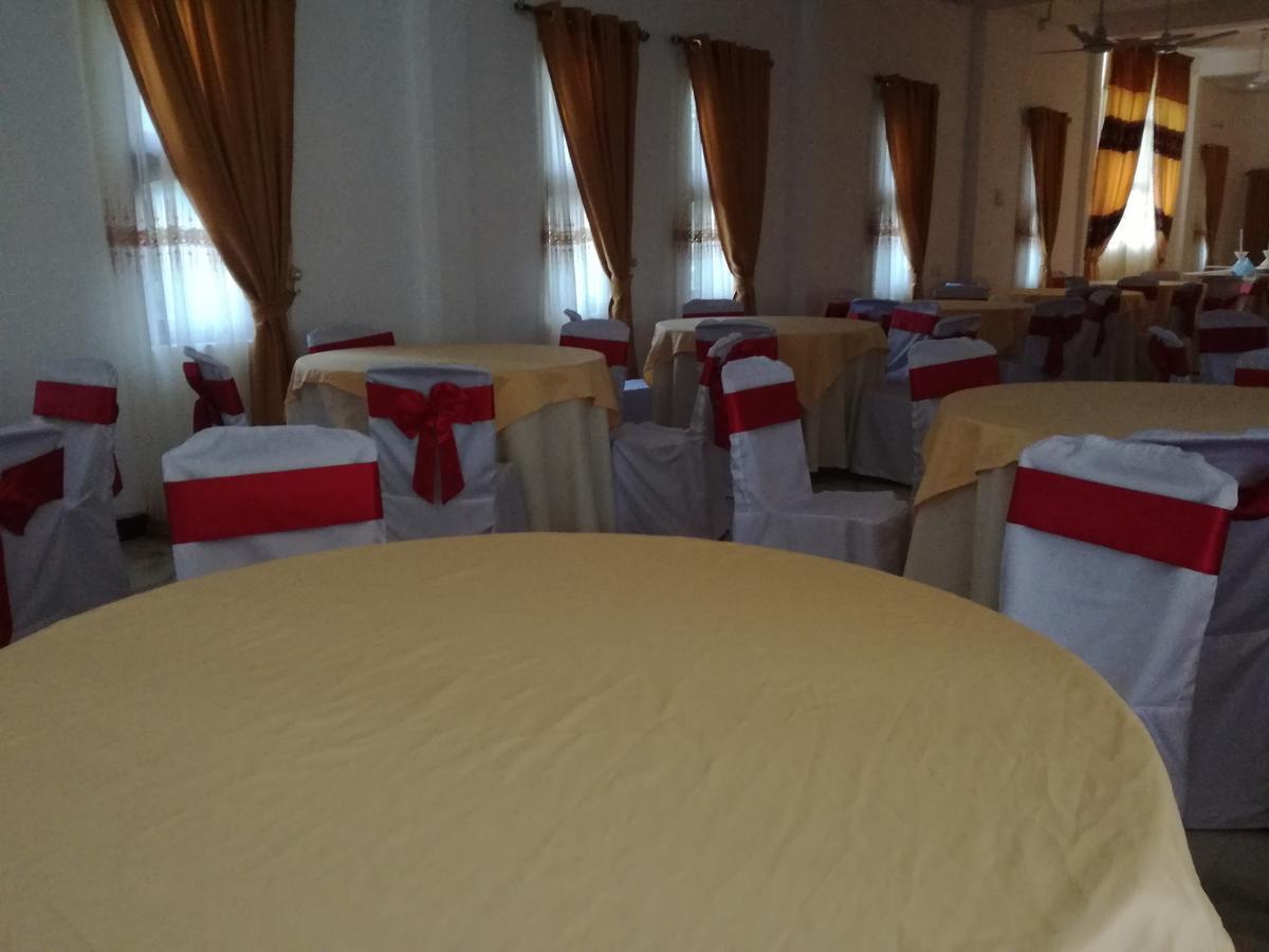 Deshani Holiday Inn Dambulla Exterior photo