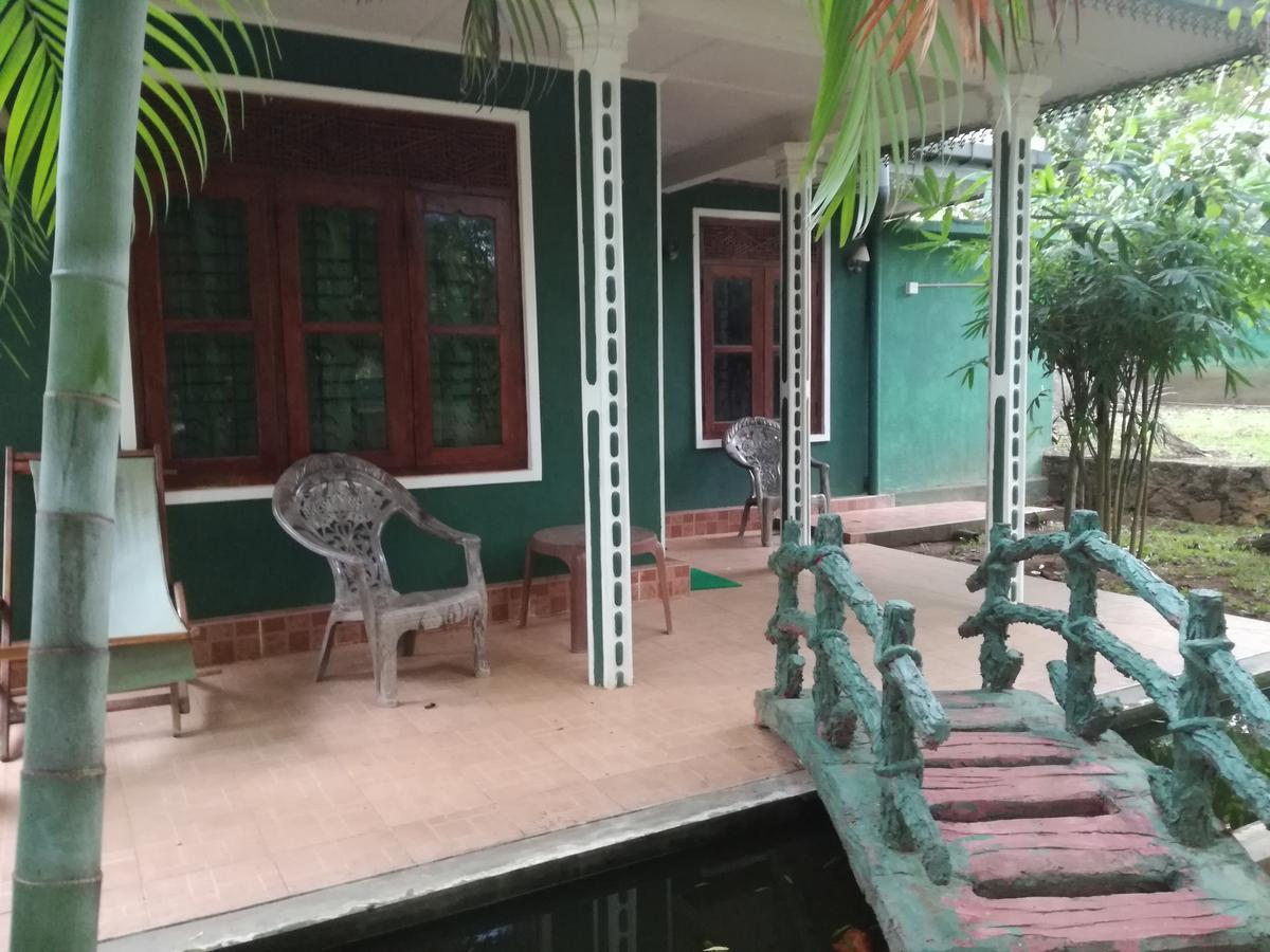 Deshani Holiday Inn Dambulla Exterior photo
