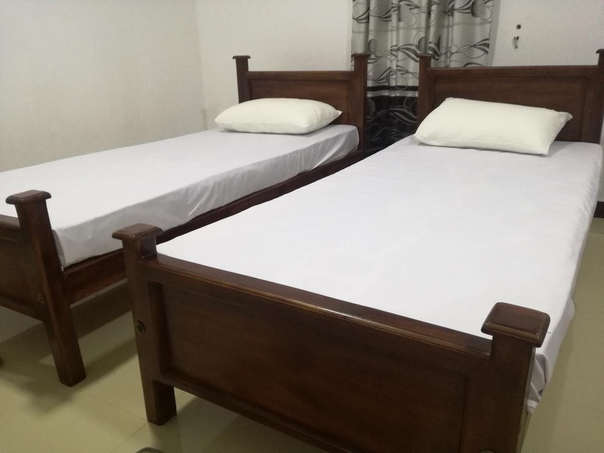 Deshani Holiday Inn Dambulla Exterior photo