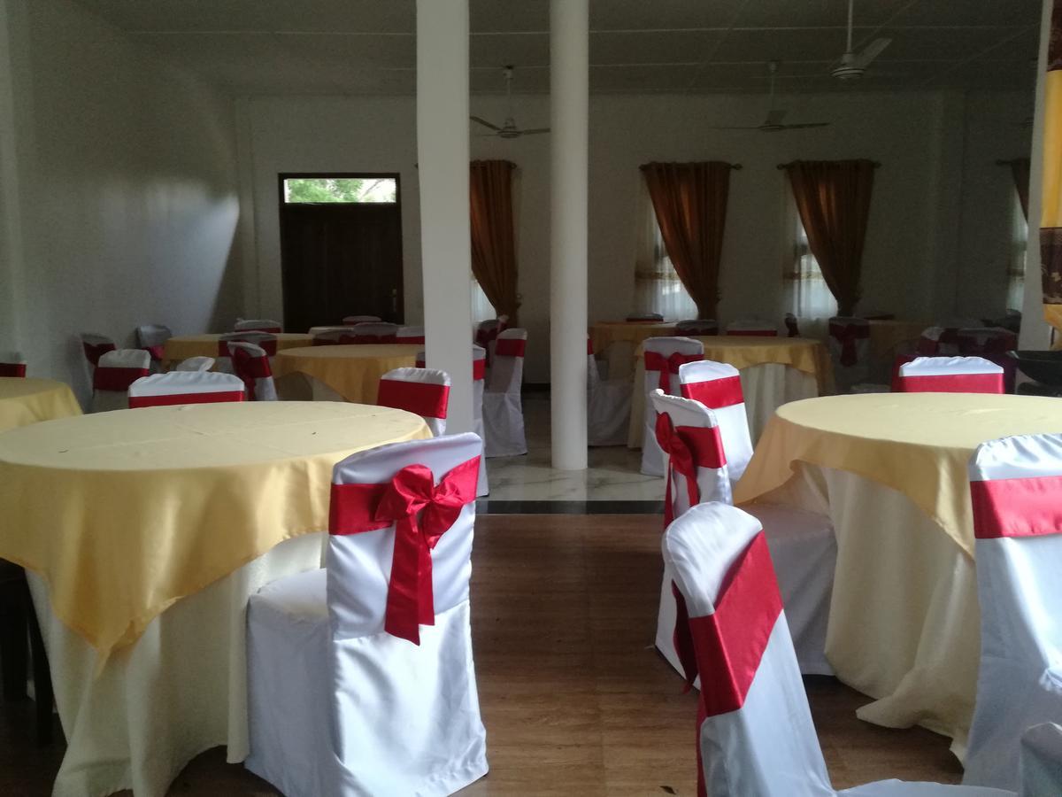 Deshani Holiday Inn Dambulla Exterior photo
