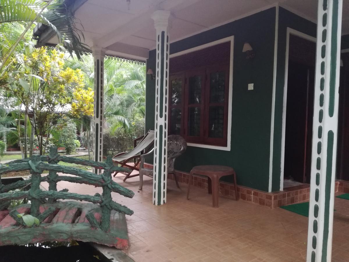 Deshani Holiday Inn Dambulla Exterior photo