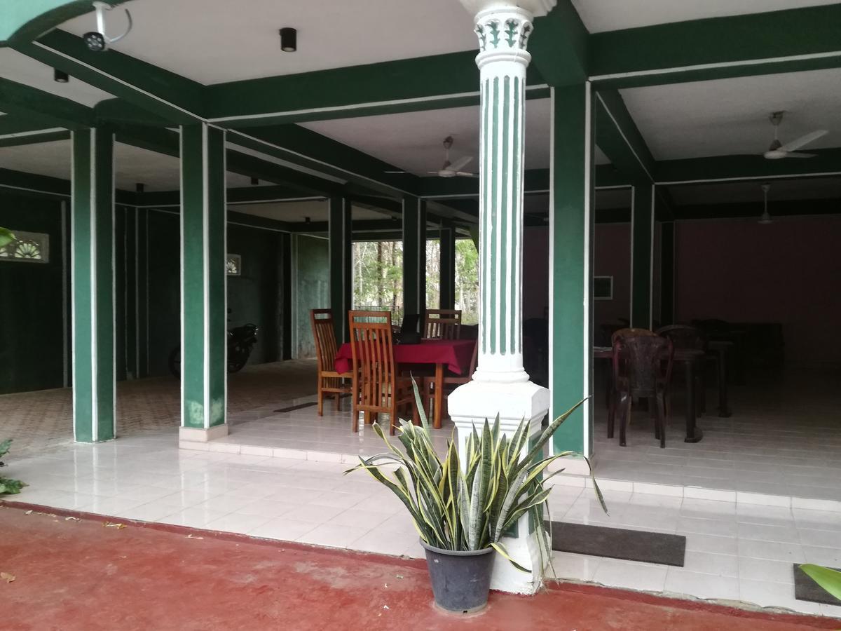 Deshani Holiday Inn Dambulla Exterior photo