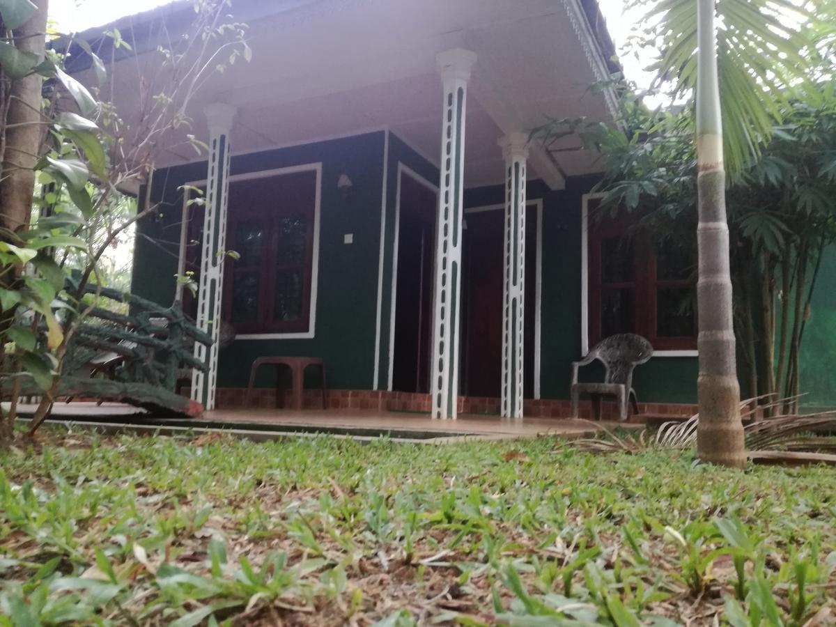 Deshani Holiday Inn Dambulla Exterior photo