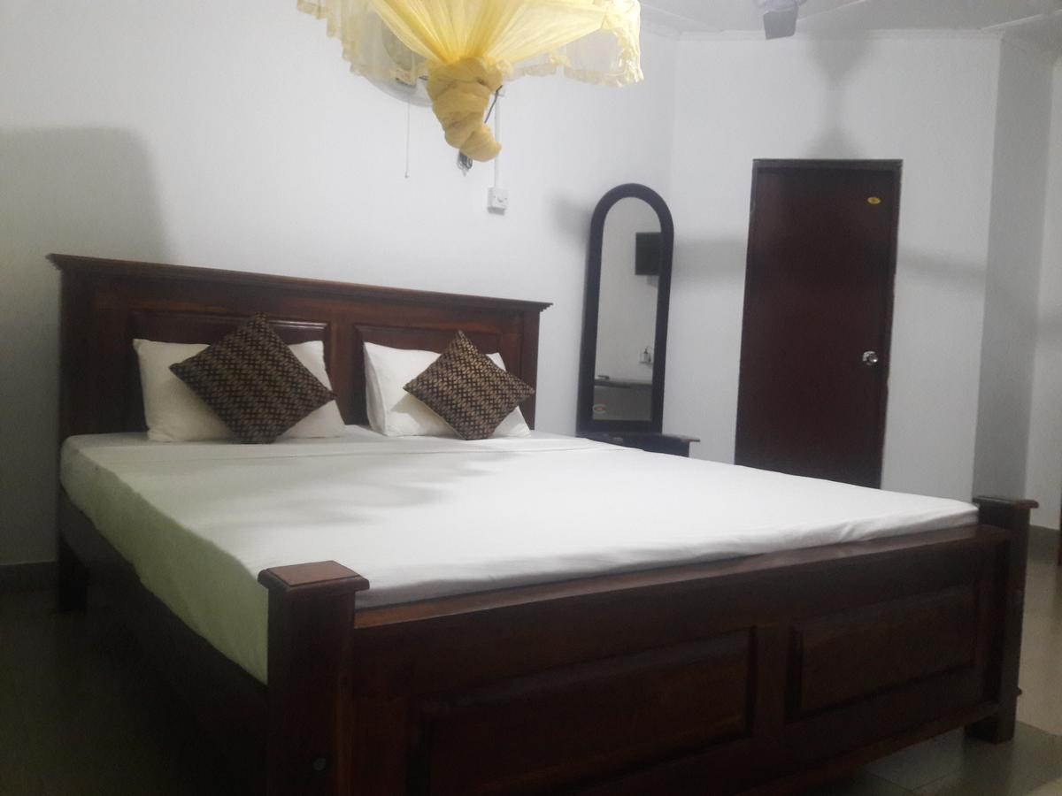 Deshani Holiday Inn Dambulla Exterior photo