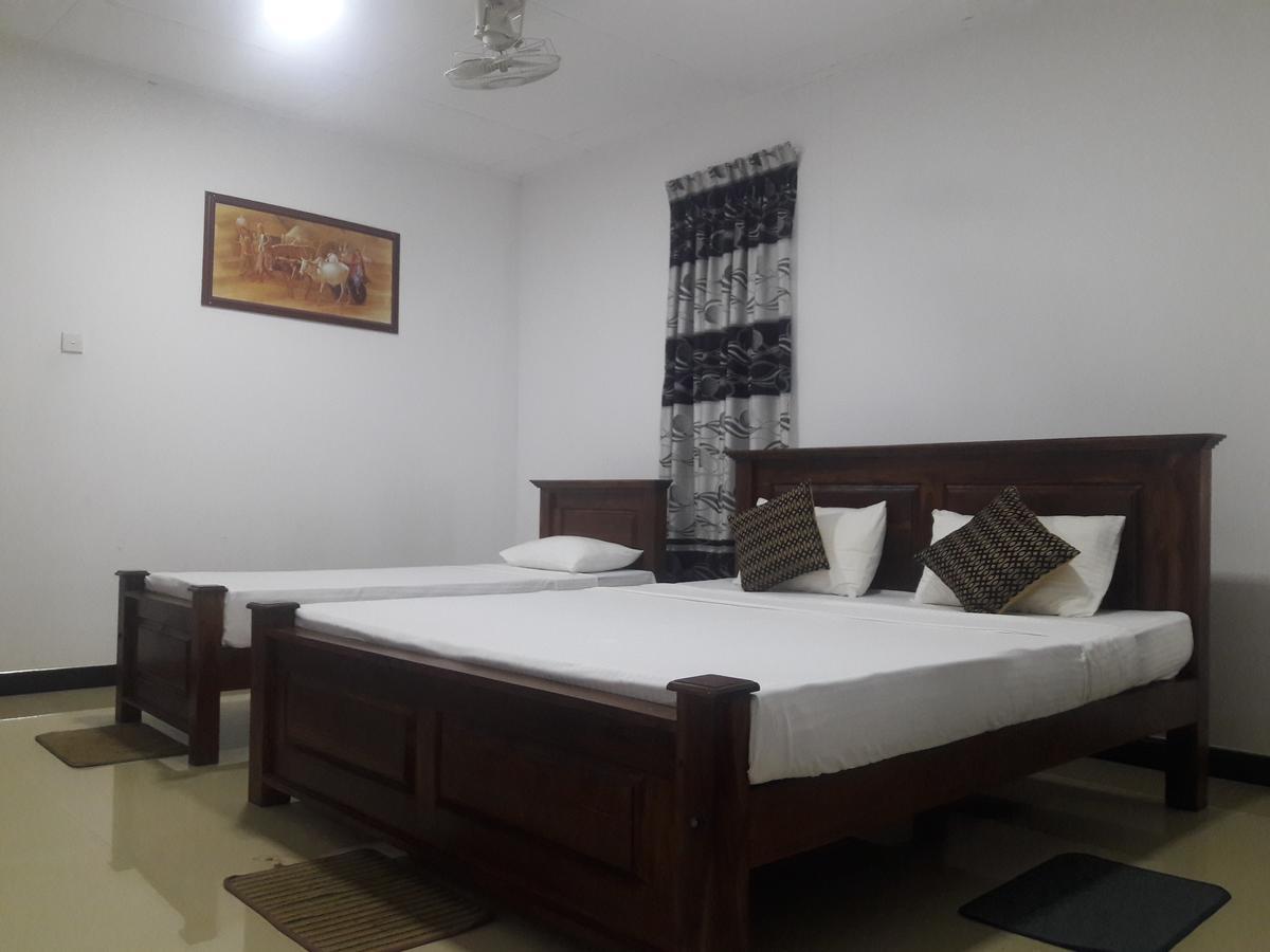 Deshani Holiday Inn Dambulla Exterior photo
