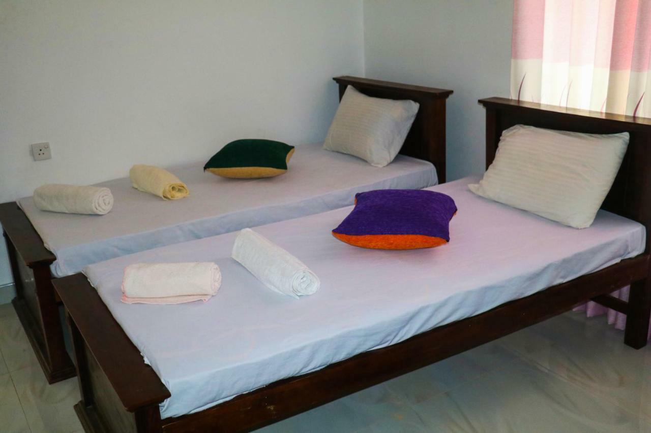 Deshani Holiday Inn Dambulla Exterior photo
