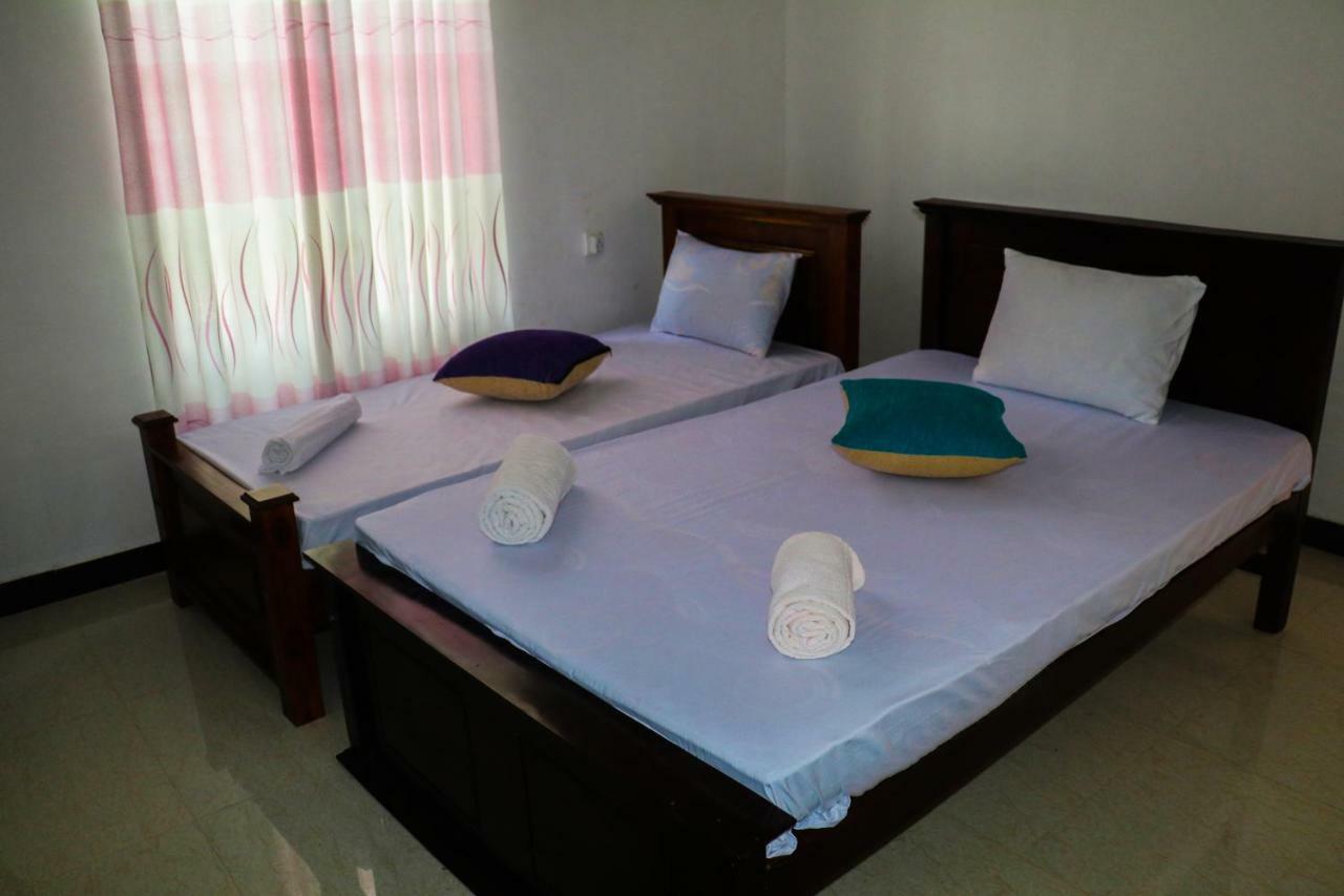 Deshani Holiday Inn Dambulla Exterior photo