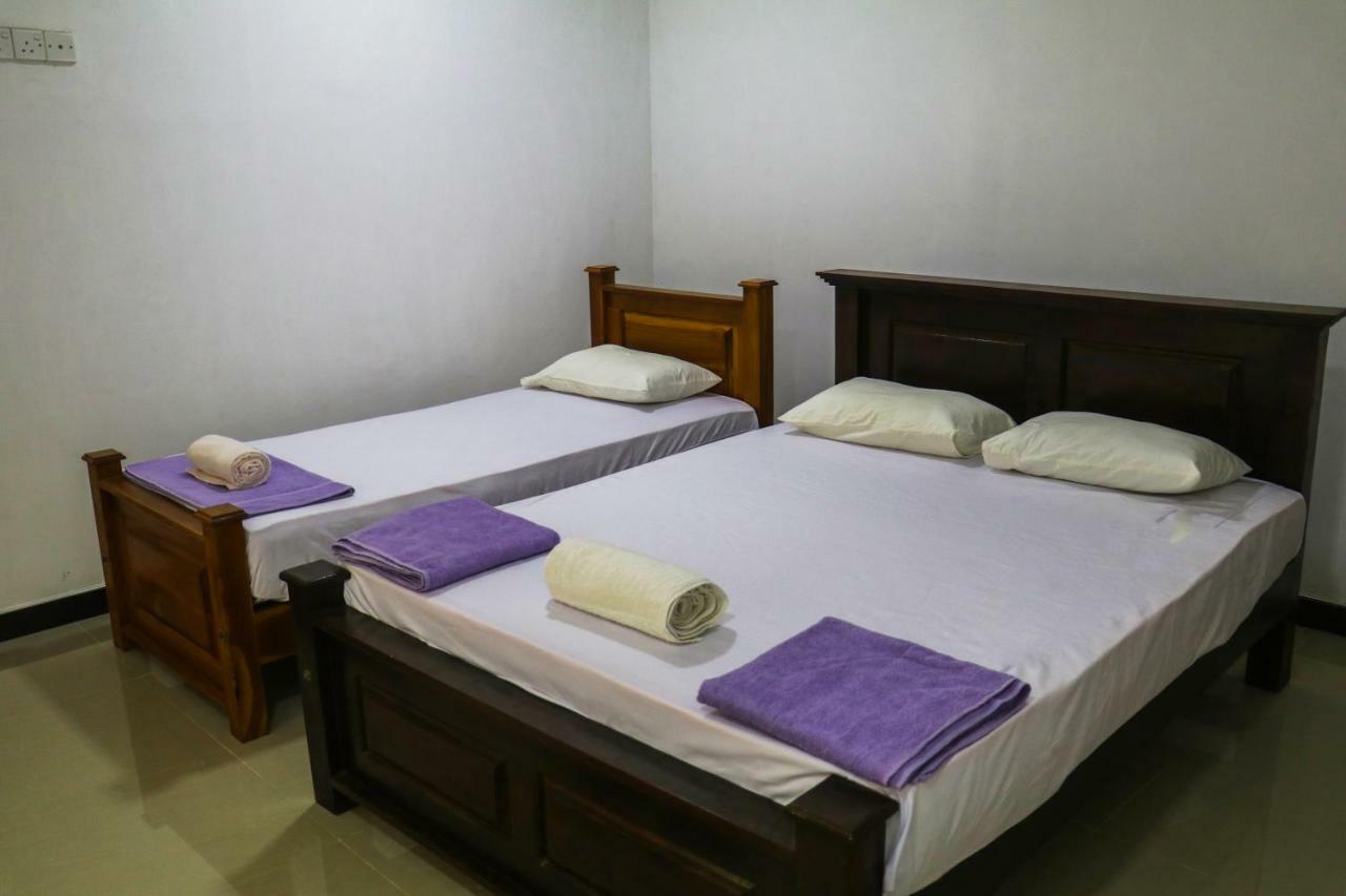 Deshani Holiday Inn Dambulla Exterior photo
