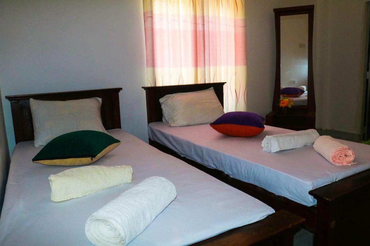 Deshani Holiday Inn Dambulla Exterior photo