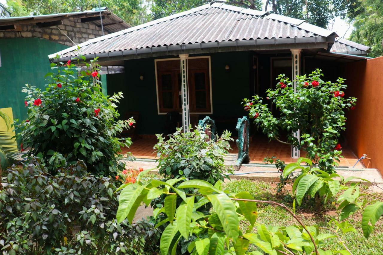 Deshani Holiday Inn Dambulla Exterior photo