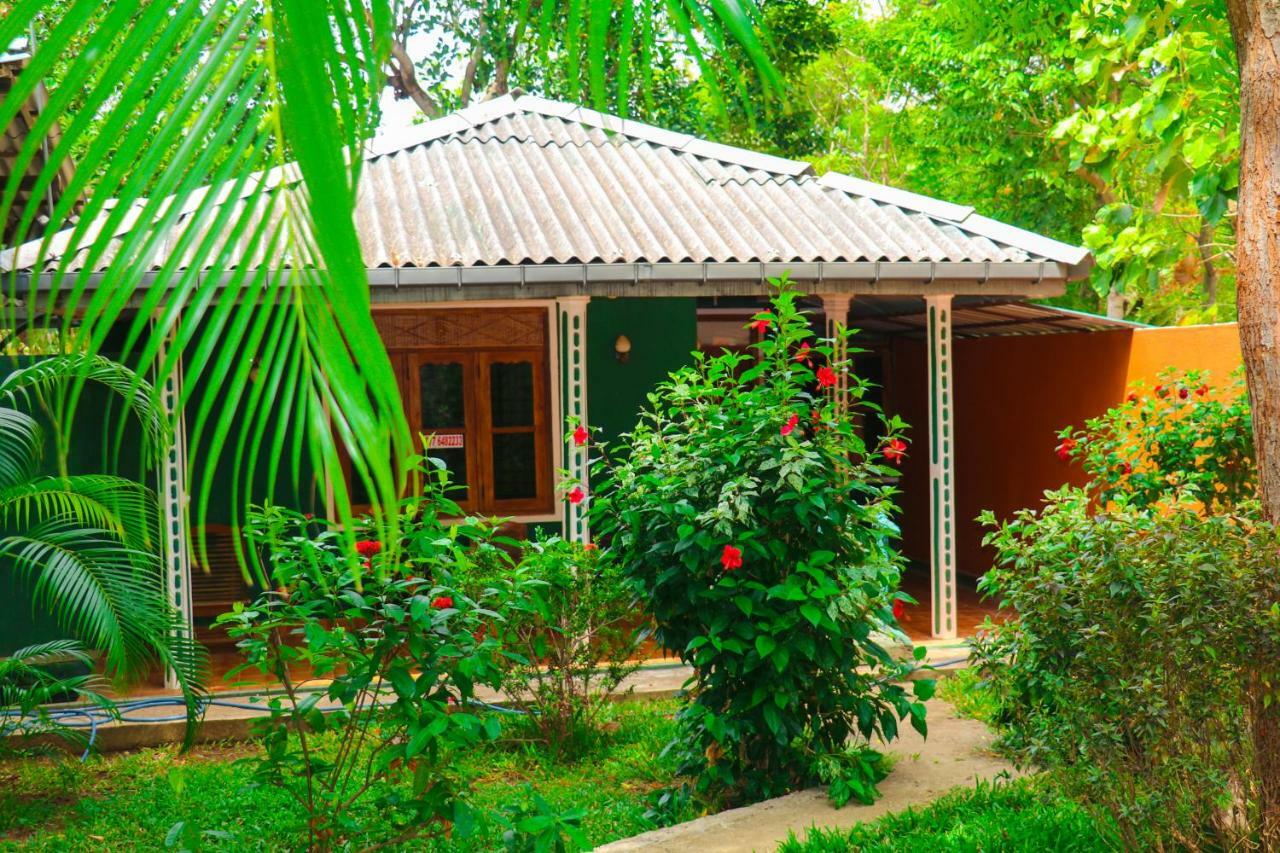 Deshani Holiday Inn Dambulla Exterior photo