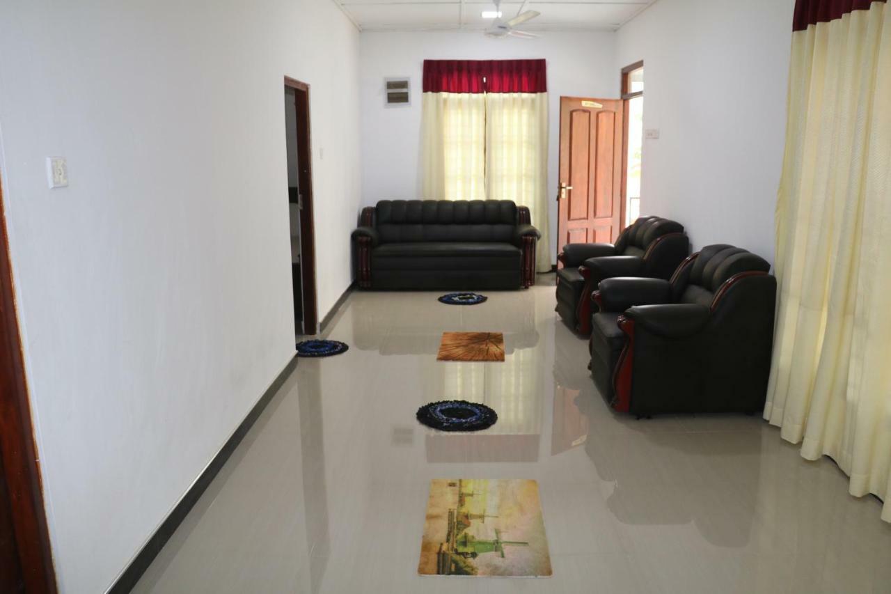 Deshani Holiday Inn Dambulla Exterior photo
